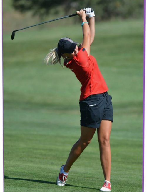 mujer-jugando-golf La quiropráctica mejor el rendimiento de los deportistas